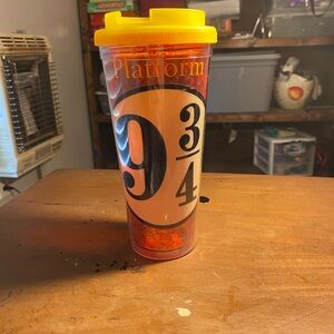 Multiple Harry Potter cups/tumblers